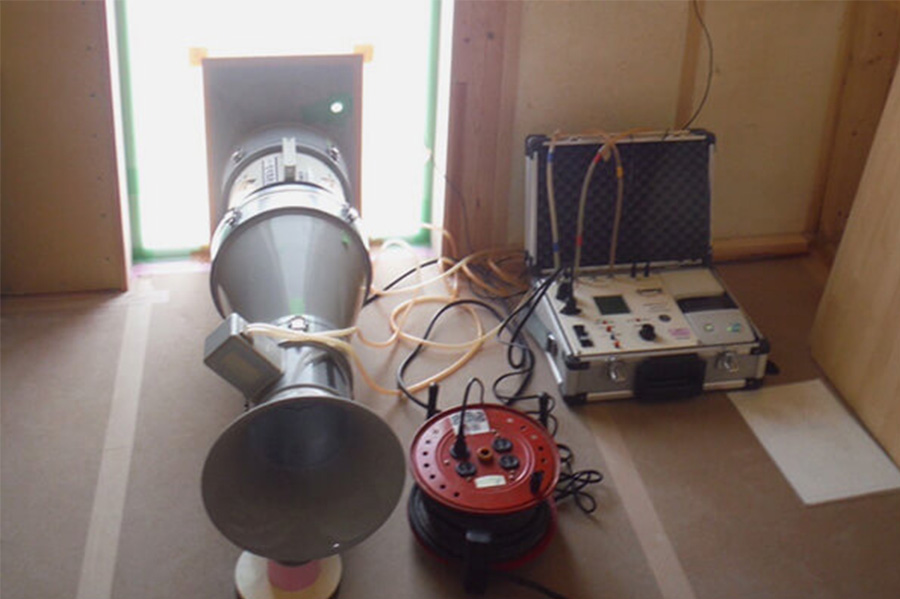 全棟気密測定　C値0.5c㎡/㎡